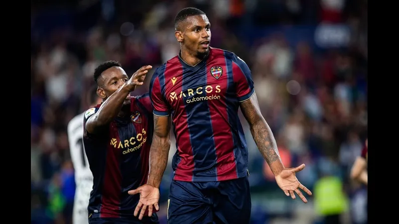 Cầu thủ Levante và Getafe tranh chấp bóng trên sân - Phong độ gần Cầu thủ Levante và Getafe tranh chấp bóng trên sân - Phong độ gần